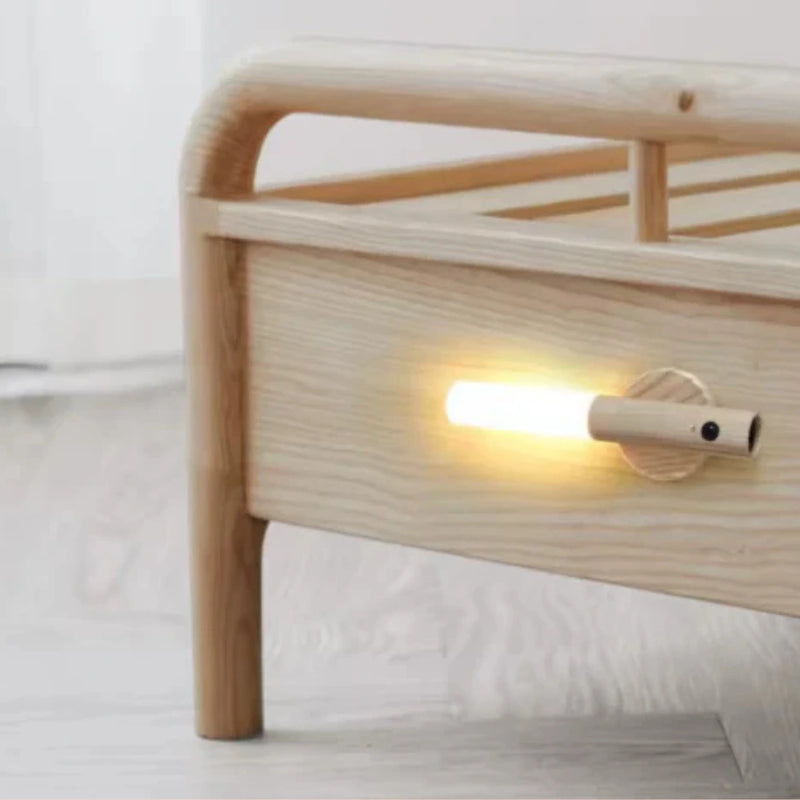 Lámpara LED Recargable con Sensor de Movimiento – Color Caoba Oscuro