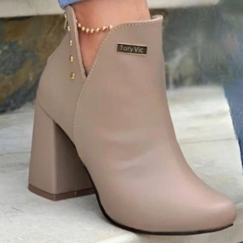Botines Barcelona Almendra para Mujer - Elegancia y Confort