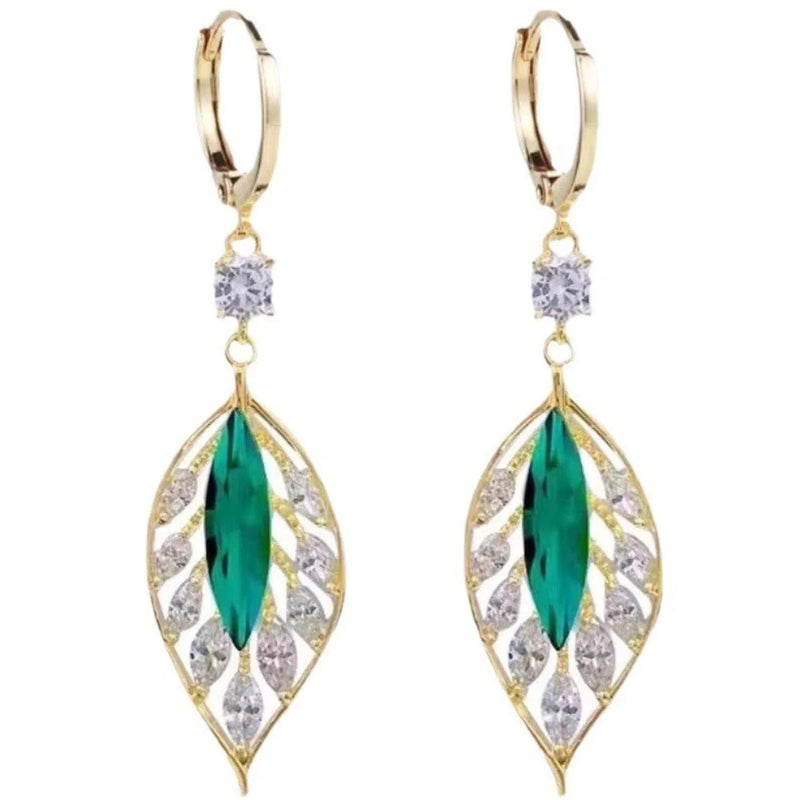 Pendientes Dorados de Cristal con Circonita Cúbica – Elegancia Clásica
