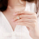 Collar Giratorio de Girasol: Amor y Alegría para Mujeres