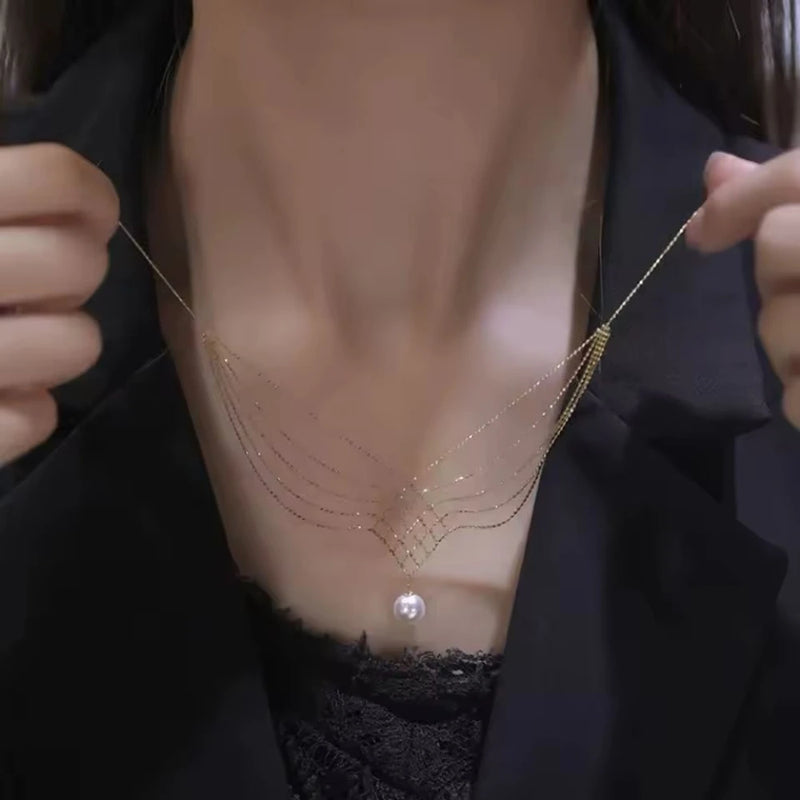 Collar de Perlas Ako en Acero Inoxidable para Mujeres Elegantes