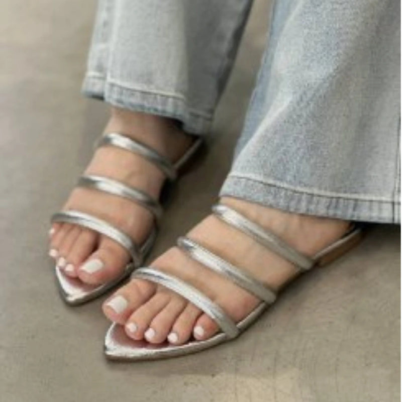 Sandalia Plana - Elegancia y Confort en Tus Pasos