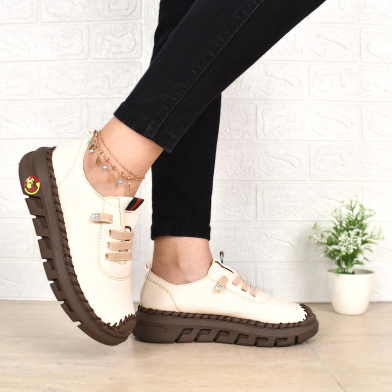 Mocasín OY en Beige y Negro - Elegancia Casual a tus Pies