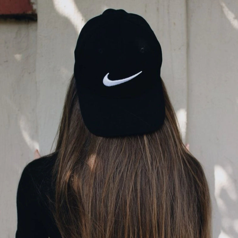 Gorra Nike Dri Fit Rise - Negro, Ideal para Actividades Diarias