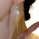 Elegantes Pendientes Colgantes de Flor en Circonia y Cobre