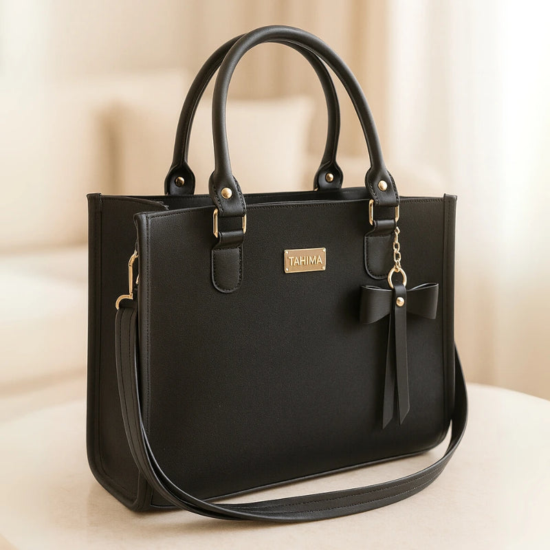 Bolso Coquette Tahima Negro Mate con Detalles Dorados y Diseño Elegante