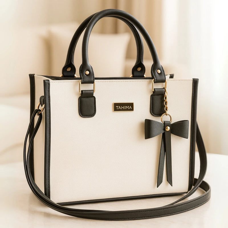Bolso Coquette Tahima Negro Mate con Detalles Dorados y Diseño Elegante