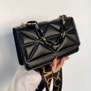 Bolso Cruzado Grande de Piel Sintética con Diseño Versátil y Elegante