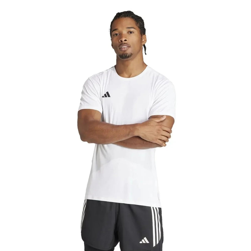 Camiseta Deportiva Adidas - Libertad y Comodidad en Cada Movimiento