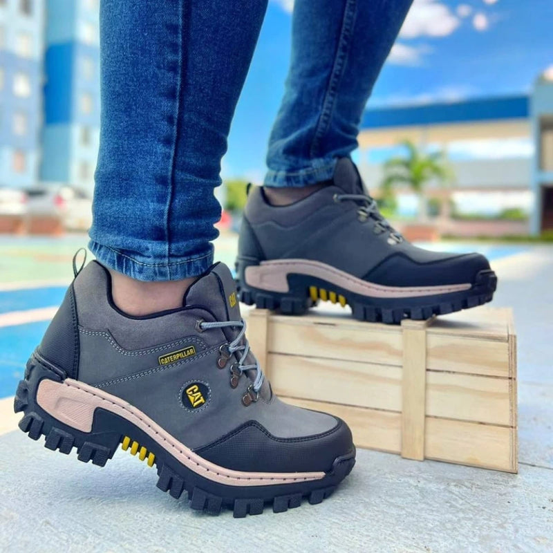 Botas Caterpillar Corte Medio: Robustez y Estilo Aventurero